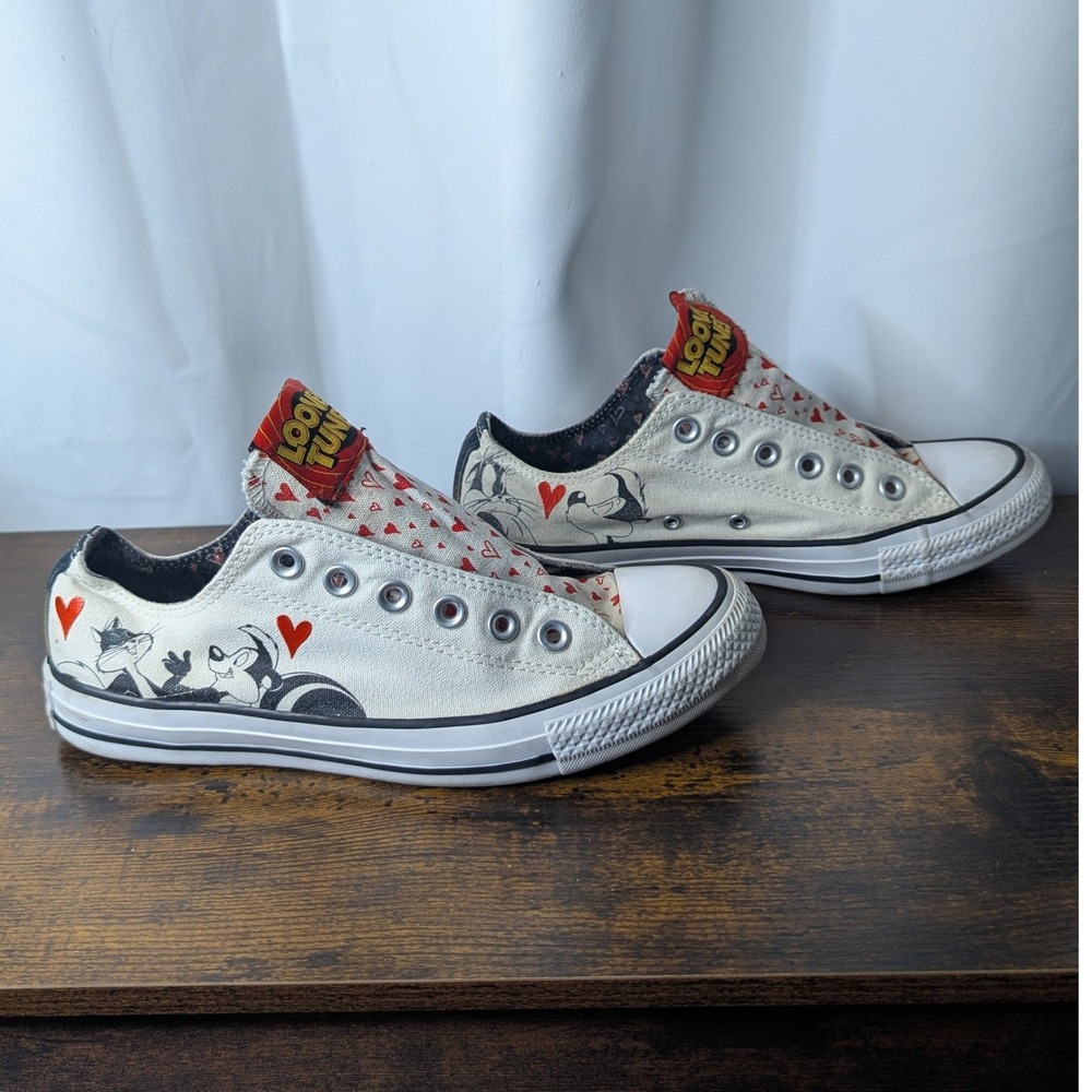 Converse All Star Looney Tunes Sylvester Pepe Le Pew Heart Sneakers 7
